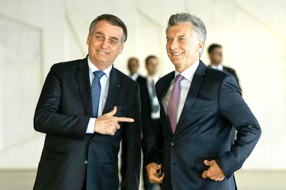 La derecha abroquelada: Bolsonaro sale a jugar en las elecciones argentinas