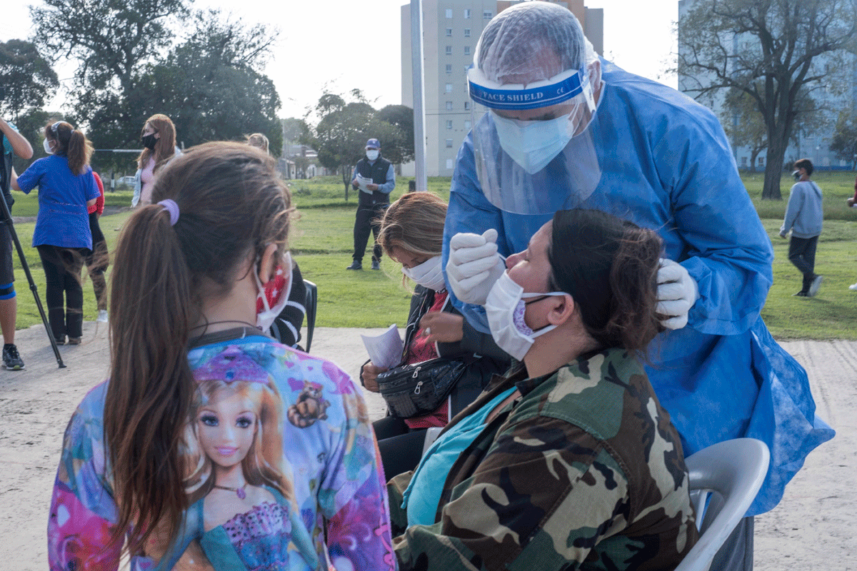 Los contagios de nuevas variantes reportados en Mar del Plata fueron detectados en Ezeiza