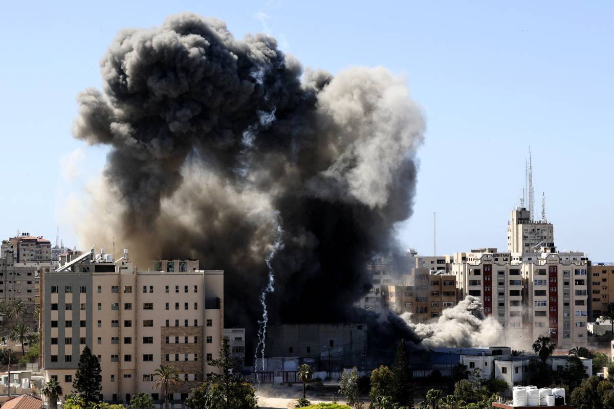 Bombardeo israelí destruyó el edificio de Gaza donde funciona Al Jazeera