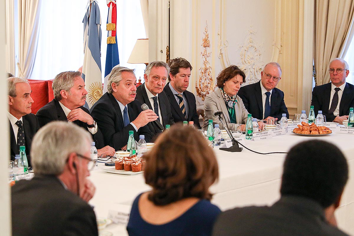 «Con Macri vivimos un 2001 por goteo», les dijo Fernández a empresarios franceses