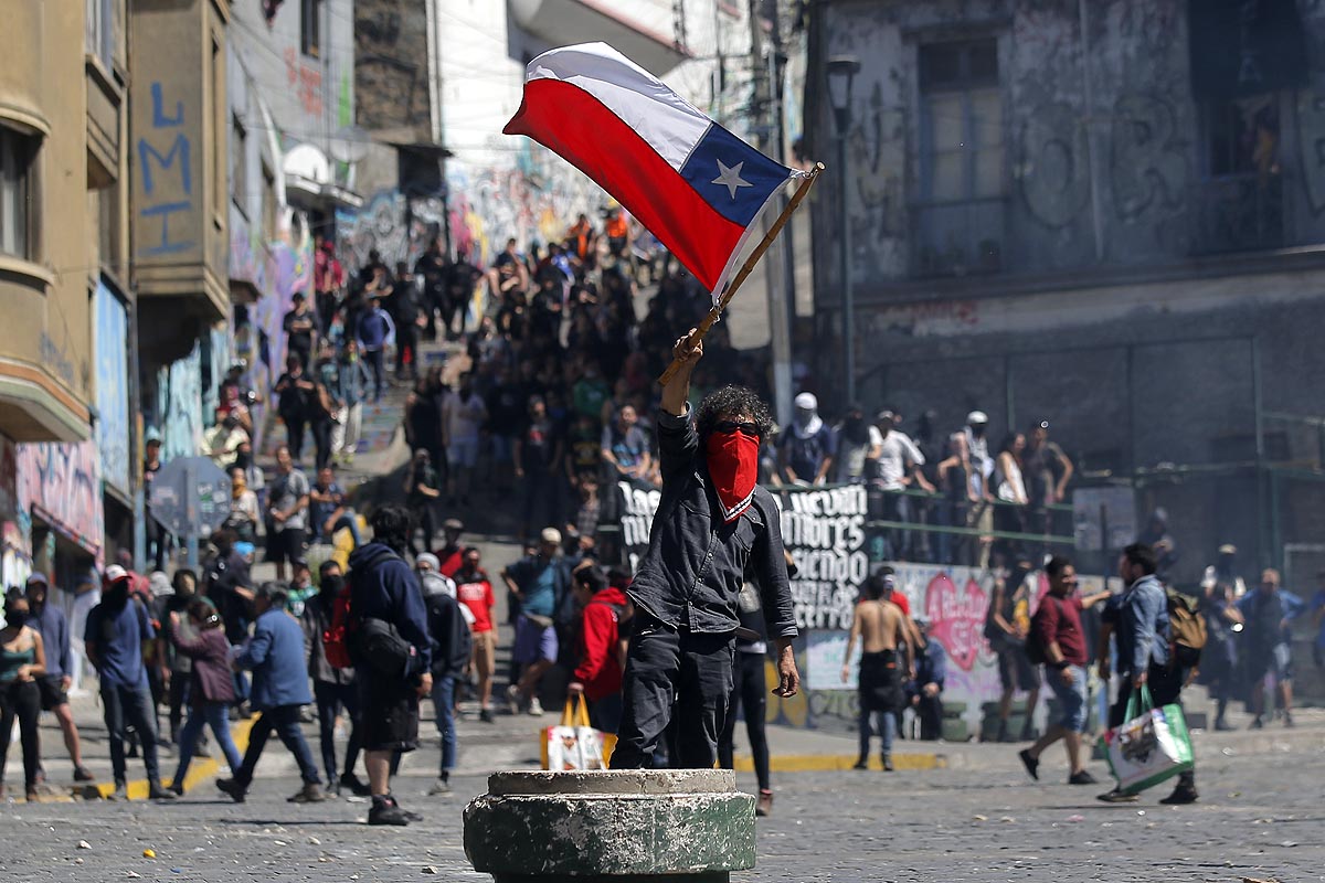 Tres décadas después, otra vez el valor del «NO» multitudinario en Chile