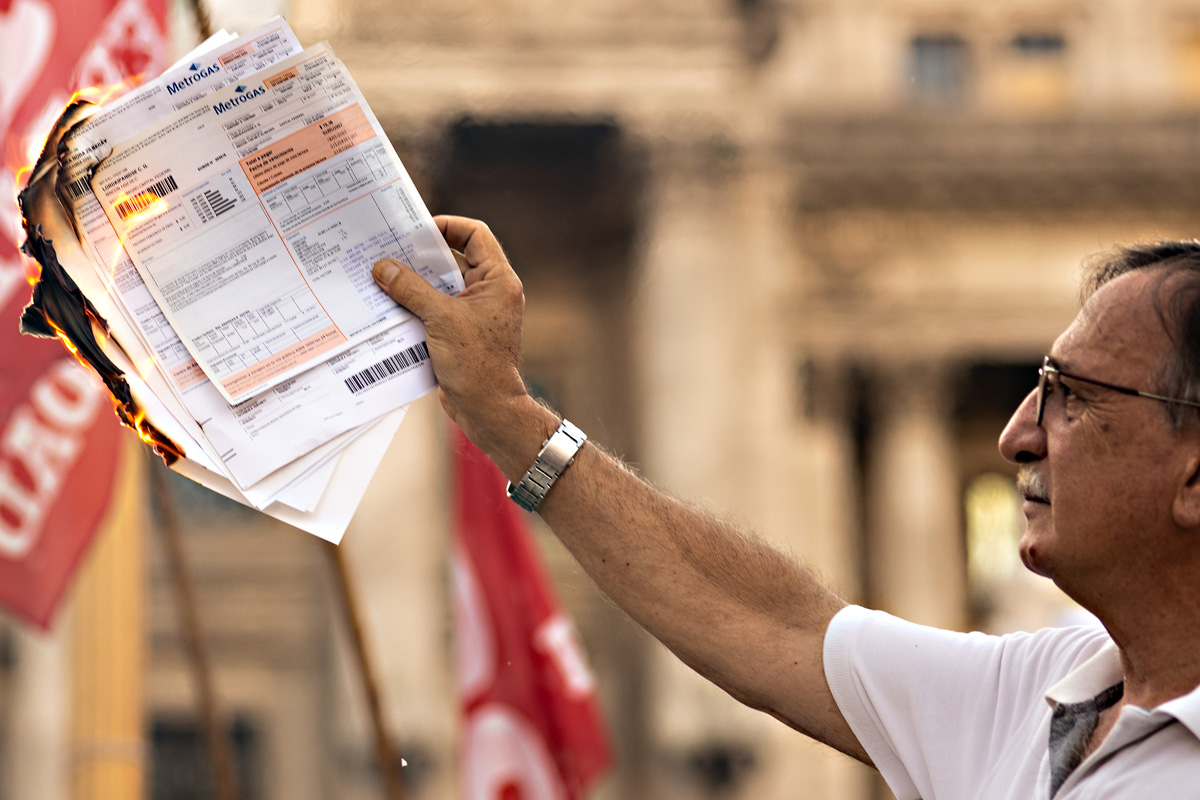 Tras los tarifazos en luz y transporte, llaman a una audiencia por un nuevo aumento en el gas