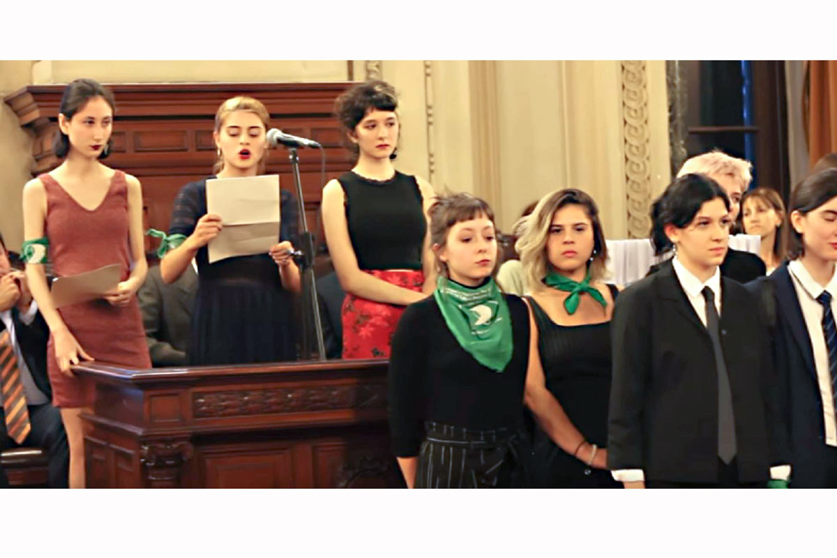 «Se ve a muchas personas adultas que fueron víctimas en su infancia y necesitan reparar eso»