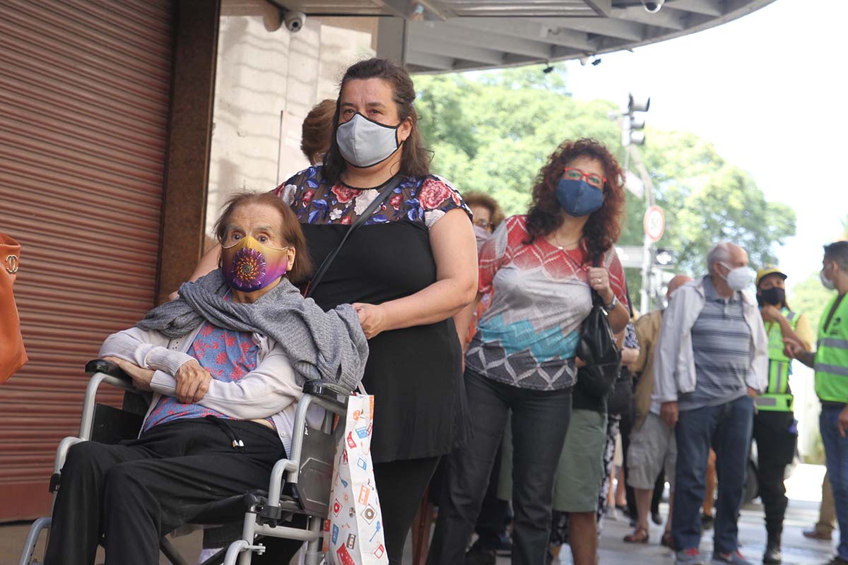 El FdT porteño califica de “vergonzosa” a la campaña de vacunación para adultos mayores