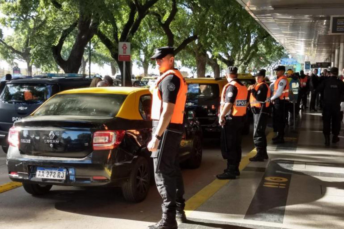 Los taxistas pararon Aeroparque y se enfrentaron a la policía