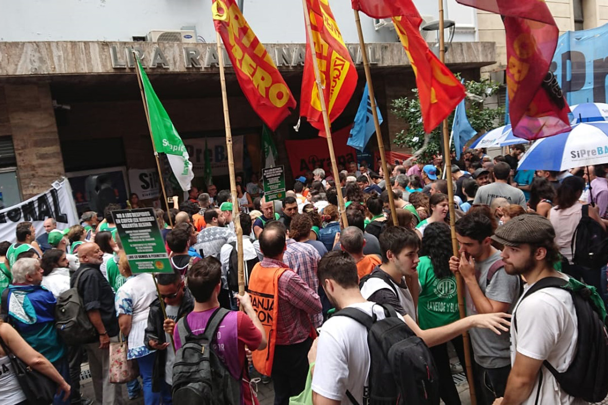 Masivo acto en Radio Nacional en defensa del salario y los medios públicos