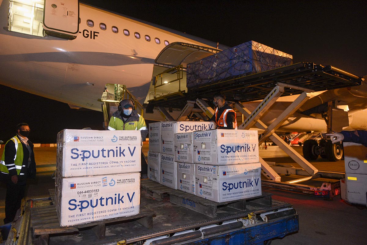 Llegó otro vuelo de Aerolíneas con más de 700 mil vacunas Sputnik V desde Moscú