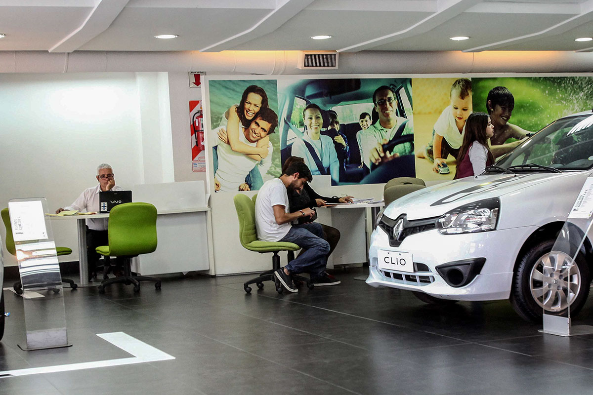 Los 0km se quedaron sin nafta: cayó 56% la venta en concesionarias