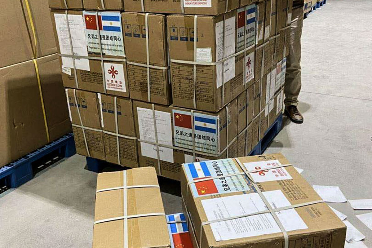 Nuevos envíos  de insumos sanitarios desde China, con alusiones al Martín Fierro