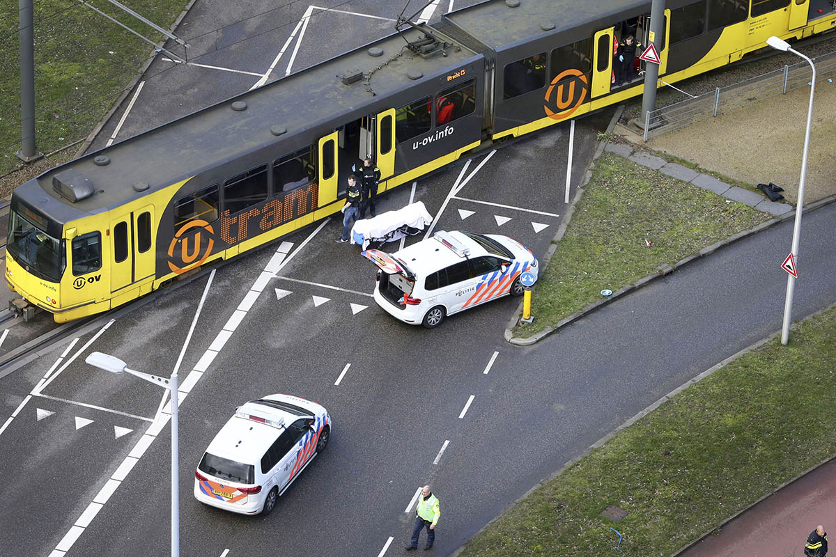 Alerta terrorista en Utrech: buscan a un turco por el ataque en un tranvía
