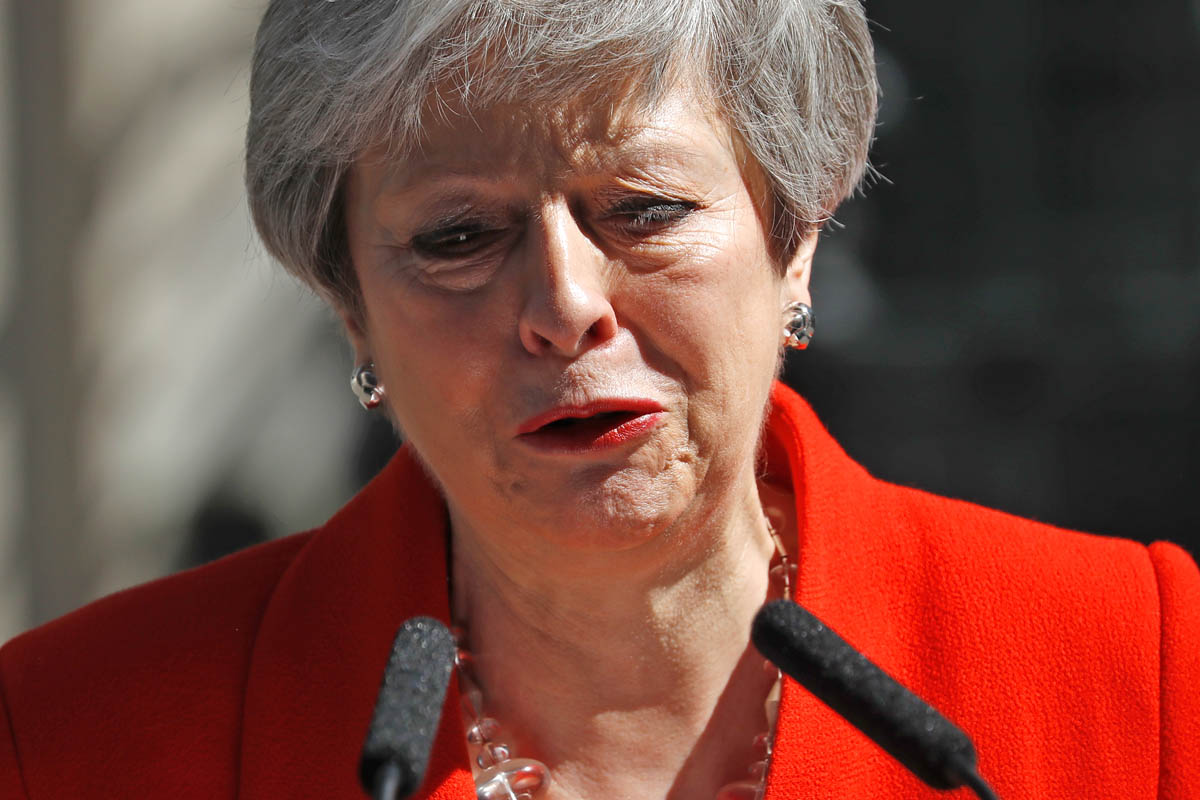 Desgastada por el Brexit, renunció la primera ministra británica