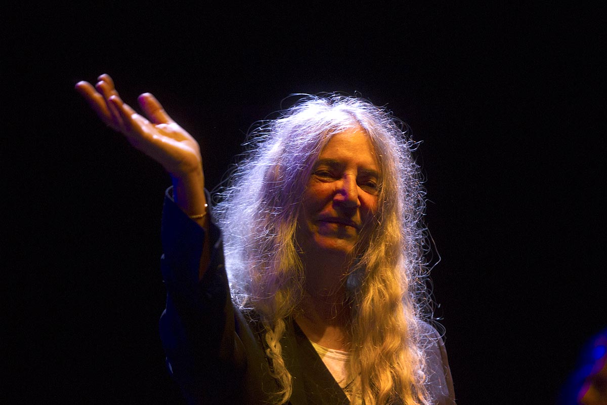 Patti Smith en el Luna Park: rock, magia, pañuelos verdes y la bandera wiphala