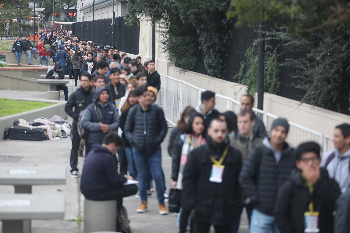 Con récord de desocupación joven, una multitud busca trabajo en la Expo Empleo de la Ciudad