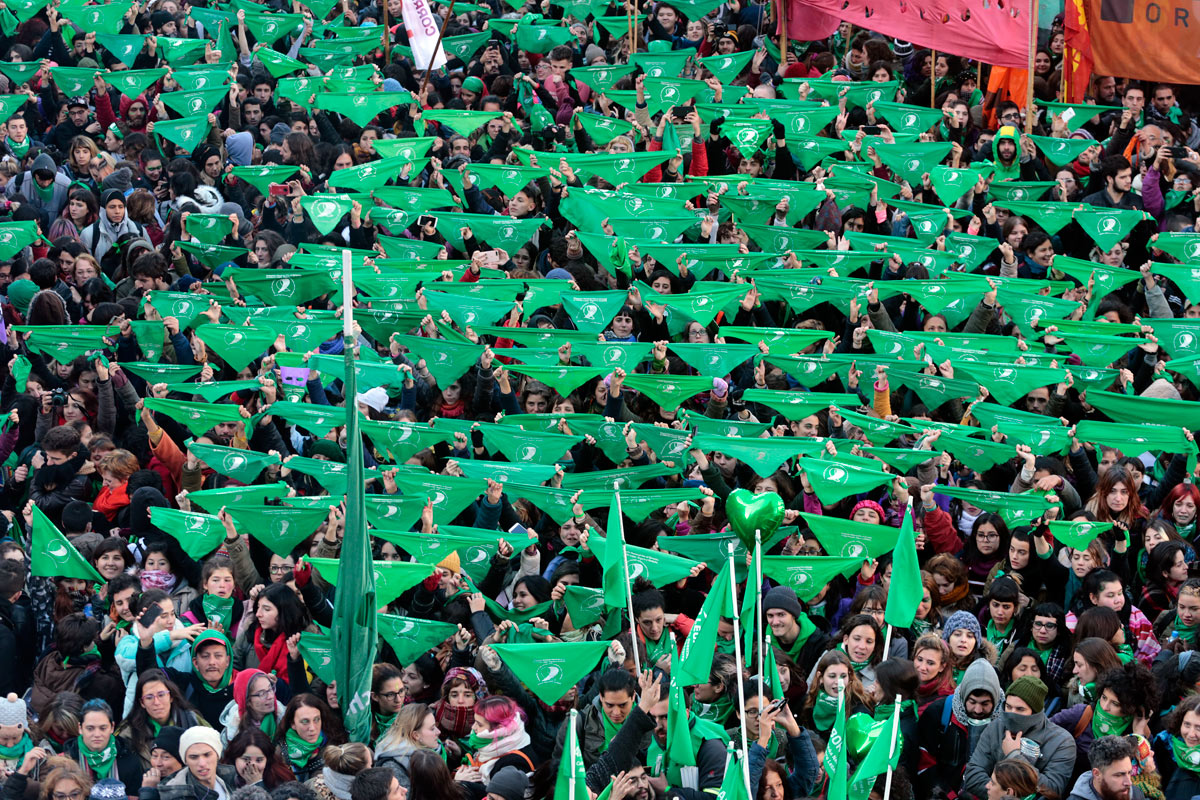 Prohíben ingresar al estadio de San Lorenzo a una hincha con el pañuelo verde