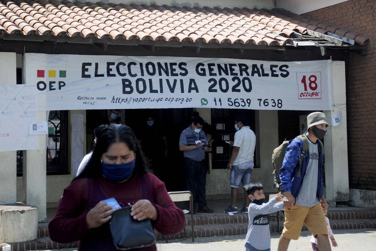 El Tribunal Electoral boliviano resolvió no dar datos preliminares y los resultados oficiales se conocerán entre martes y miércoles