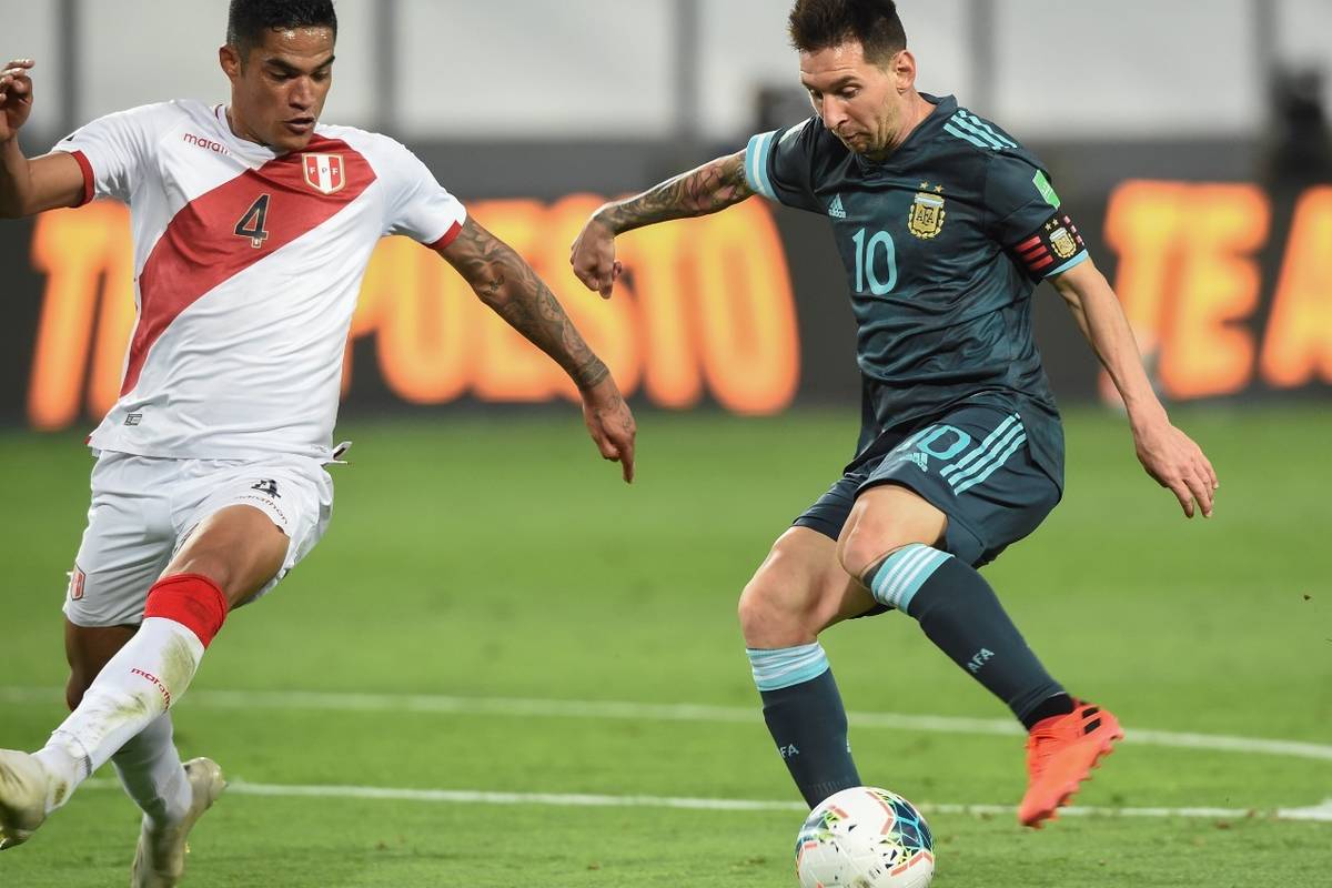 Argentina consiguió un buen triunfo en Lima y se acomodó en las Eliminatorias