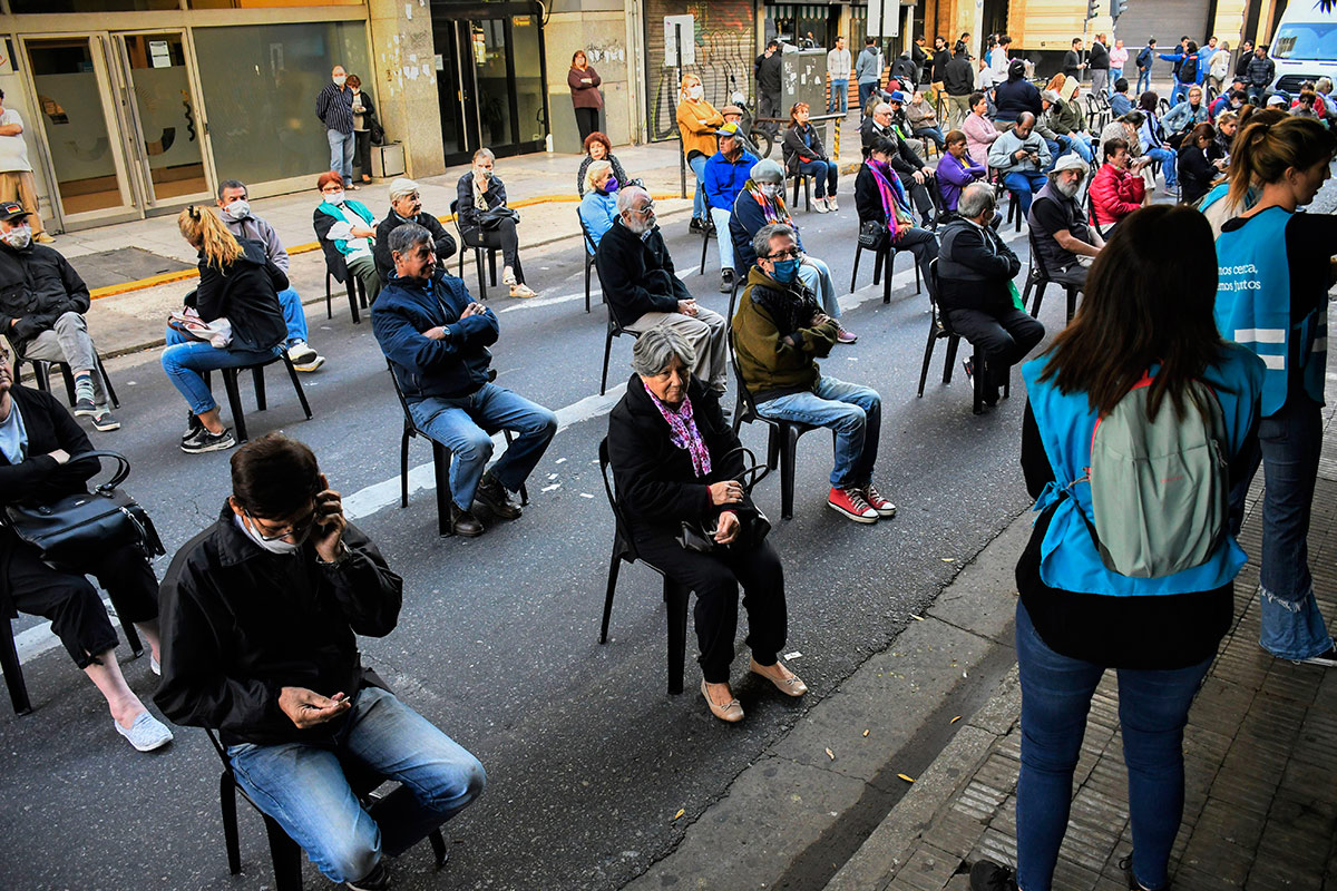 El pago de las jubilaciones fue más organizado tras el caos del viernes