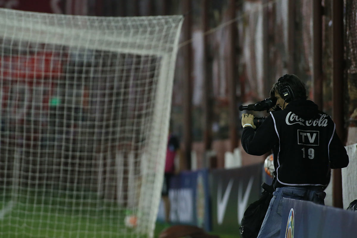 Los derechos del fútbol, entre la cola del ratón y la cabeza del león