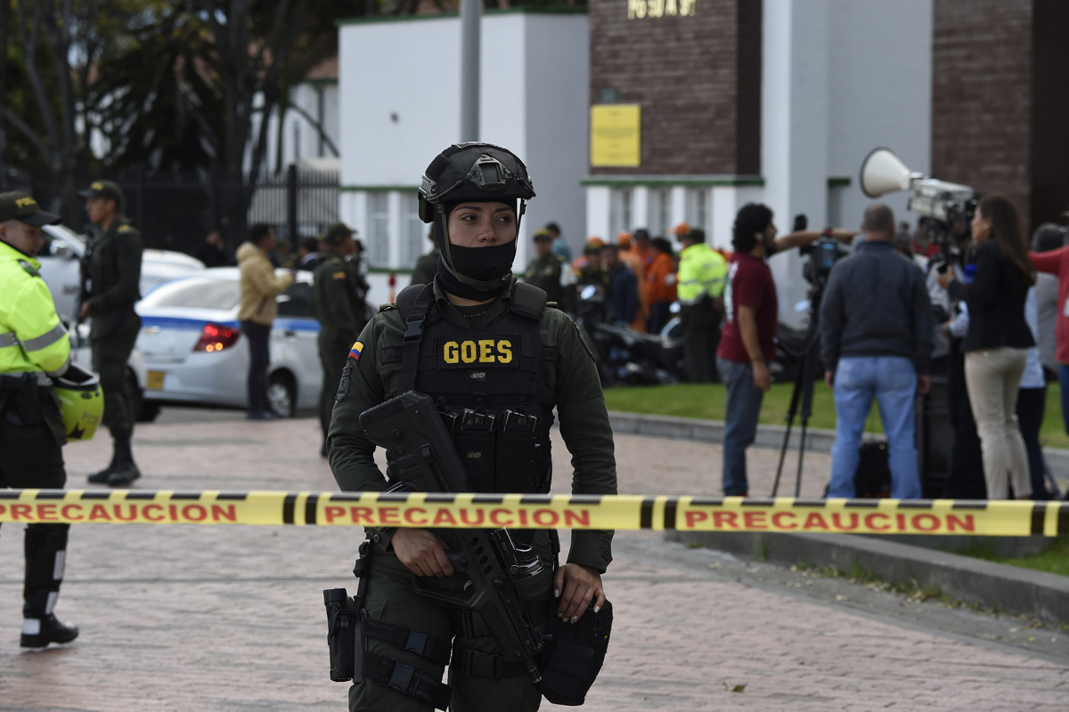 Un atentado suicida deja 10 muertos en una escuela policial de Bogotá