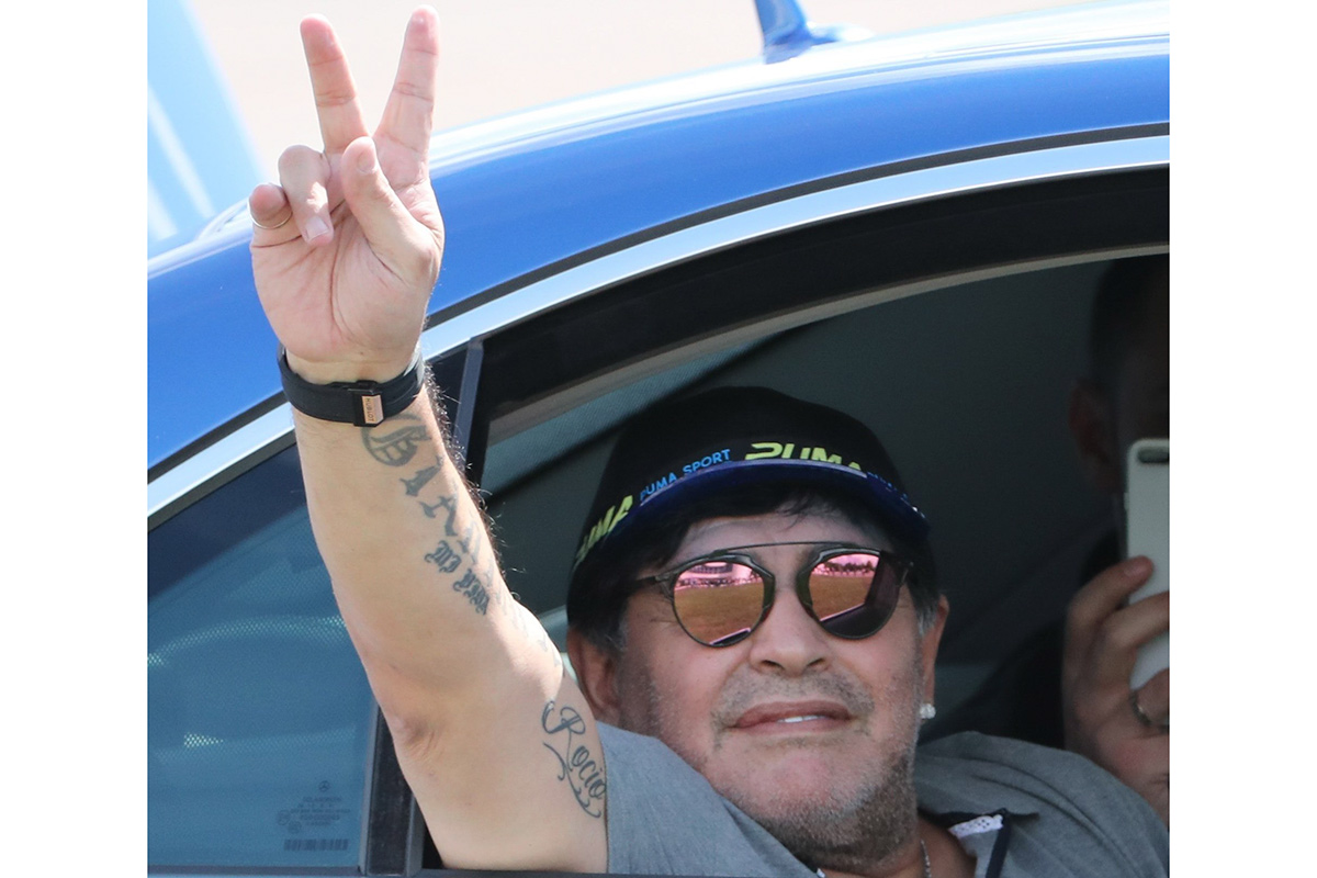 Maradona y un centenar de futbolistas expresaron el apoyo al Frente de Todos