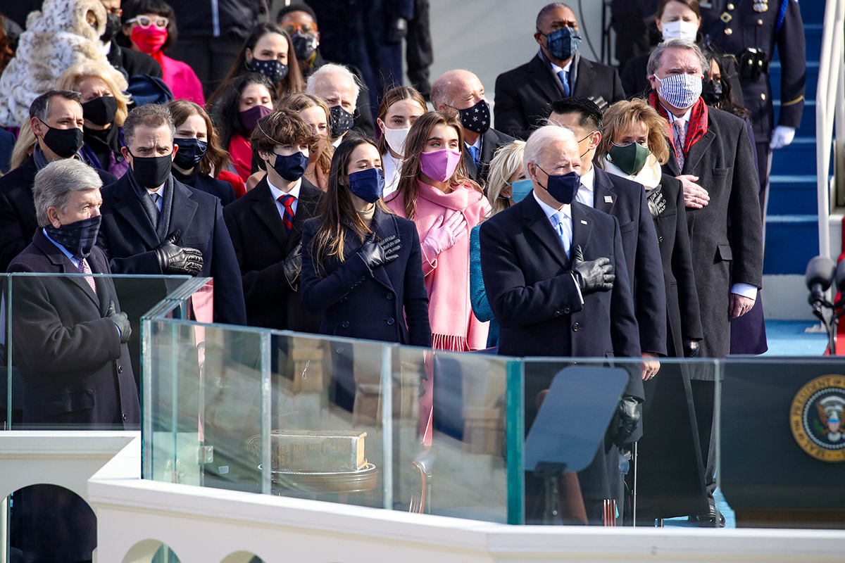 En pocas horas, Biden comenzó a deshacerse de la pesada herencia de Trump