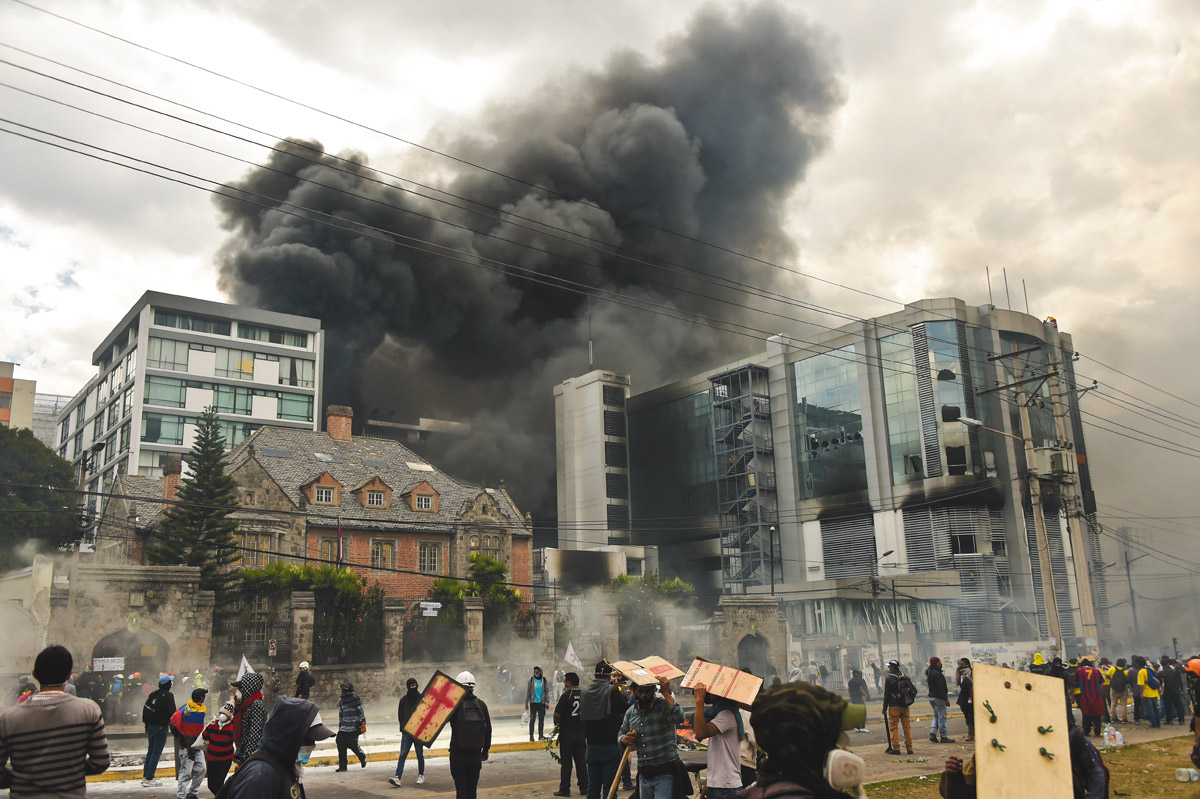 El estallido no cesa y Lenín Moreno militariza Quito