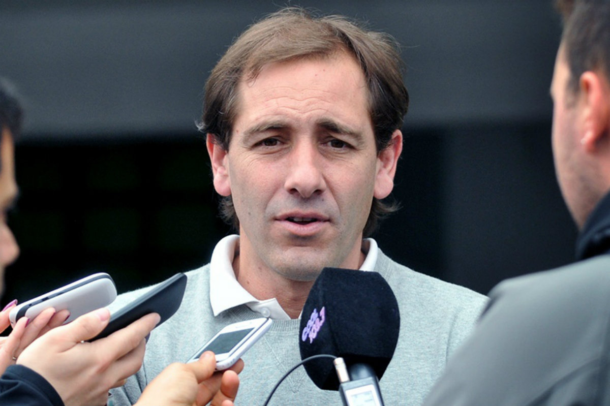 Insólito: el intendente de La Plata prohibió las polleras por arriba de las rodillas en el municipio