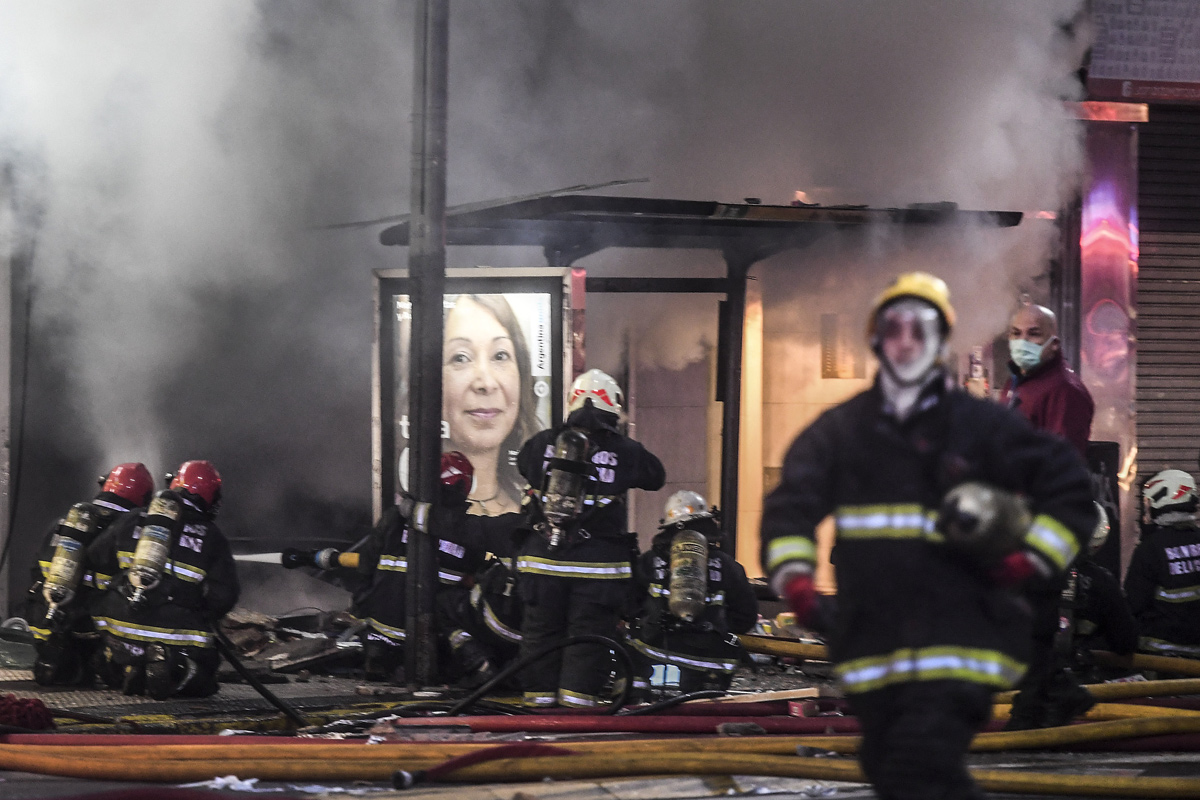 Toque de sirena en memoria por los bomberos que murieron en Villa Crespo