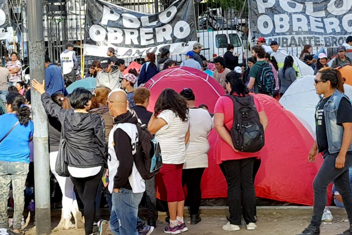 Entre un aumento y promesas, los movimientos sociales mantienen el diálogo abierto con el gobierno