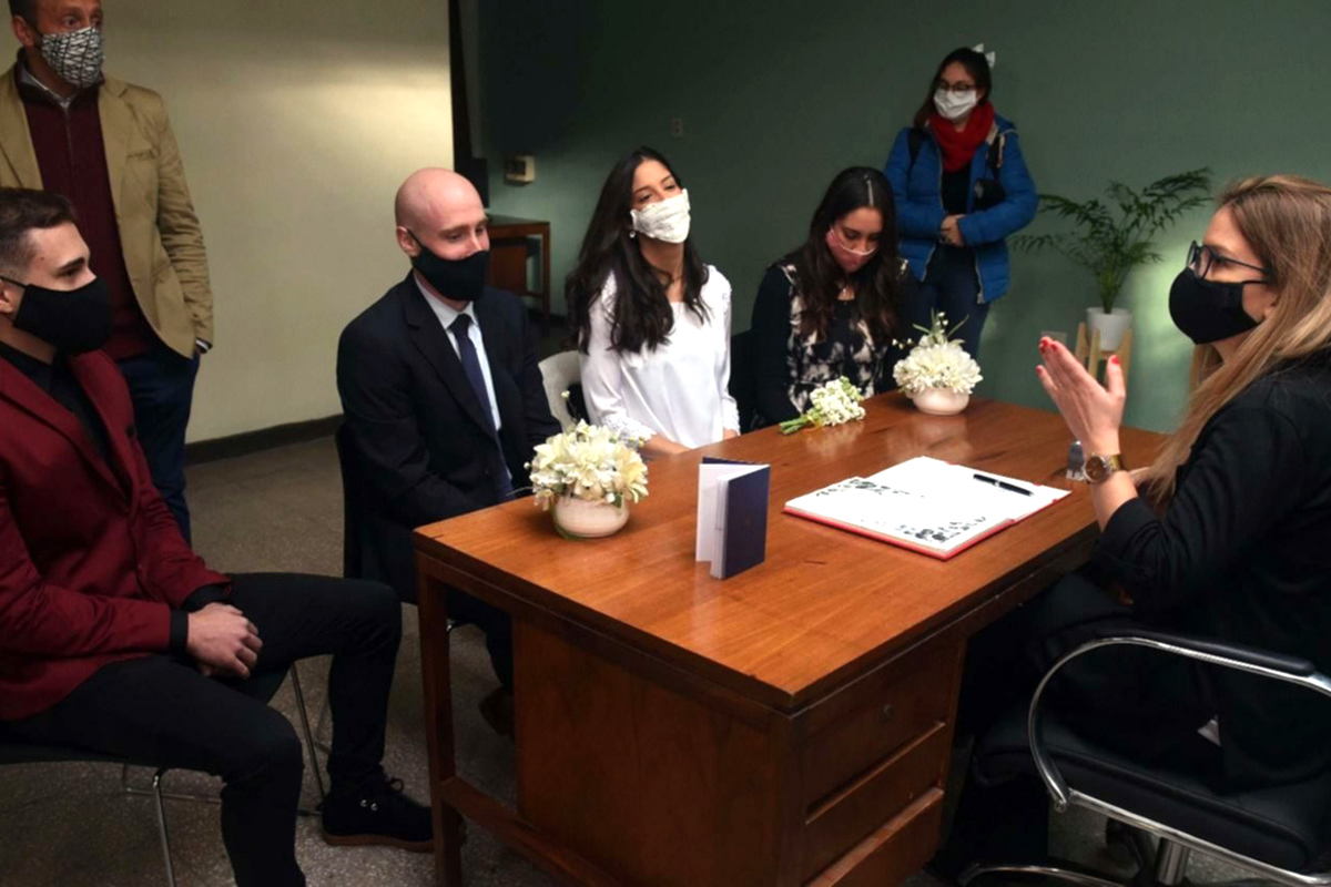 «Sí, quiero»: vuelven los casamientos a 69 municipios bonaerenses, pero con barbijo