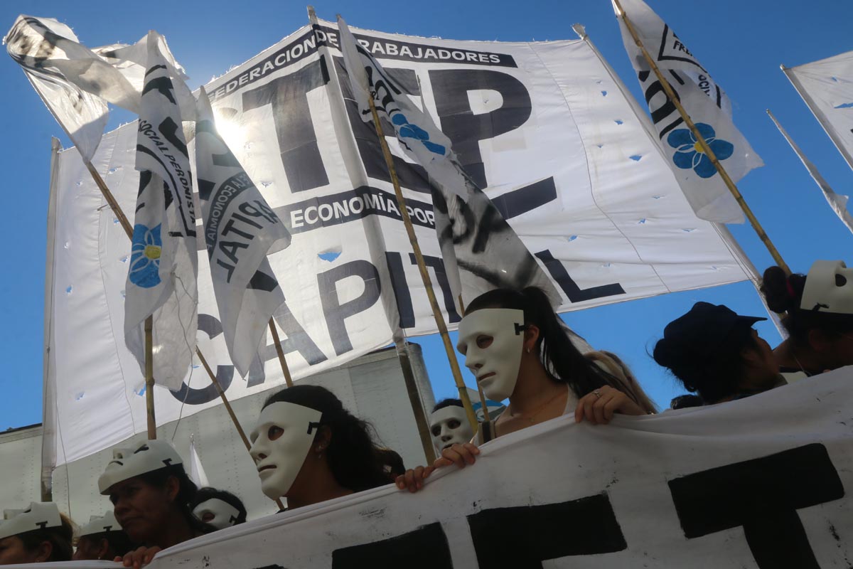 Trabajadores de la CTEP piden el cese a los desalojos de feriantes