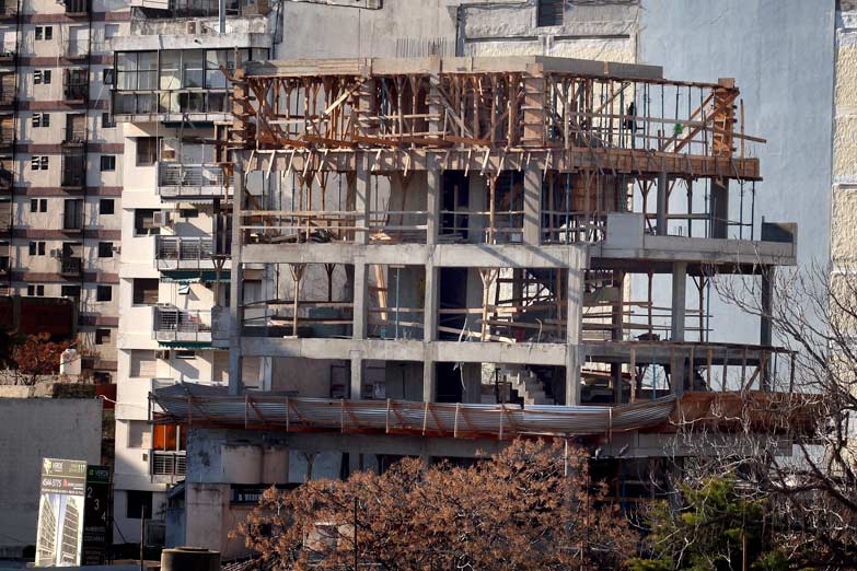 En medio de la crisis habitacional, el gobierno le baja los impuestos a las empresas constructoras