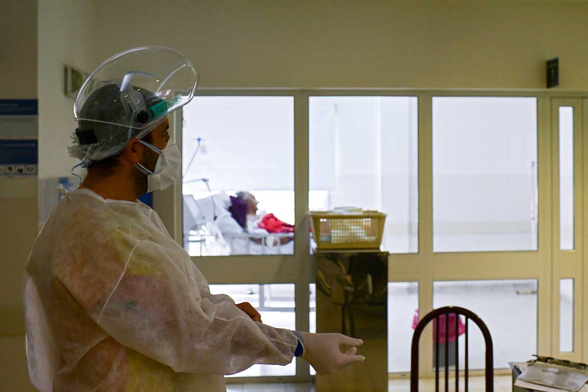 Argentina superó los 6000 fallecidos y los 300 mil contagios por la pandemia