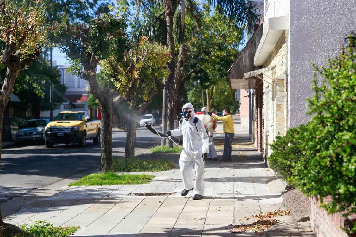 Coronavirus: 44 muertos y 2667 casos en un día