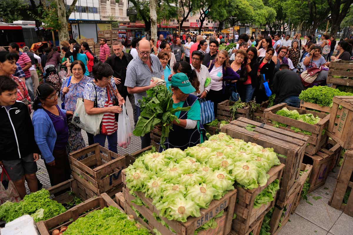 Feriazo en plazas porteñas para reclamar protección a pequeños productores