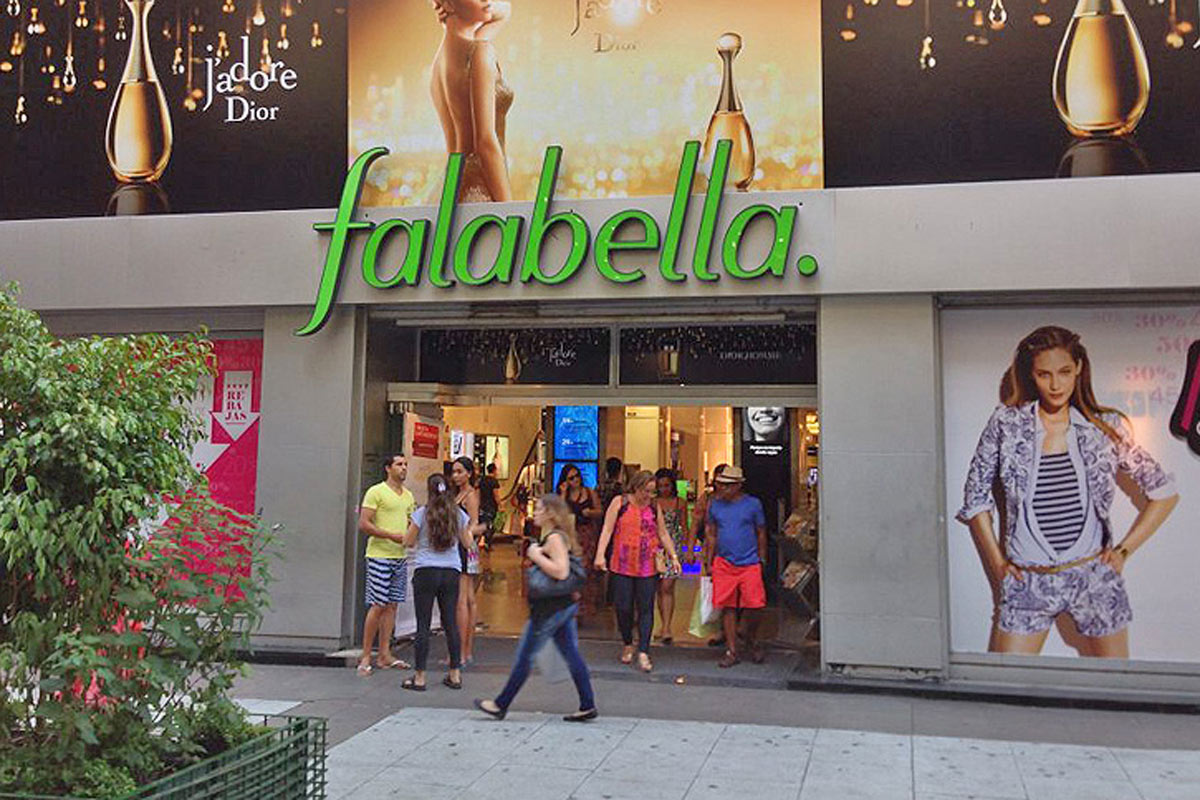 Por la caída del consumo, Falabella también cierra un local en la calle Florida