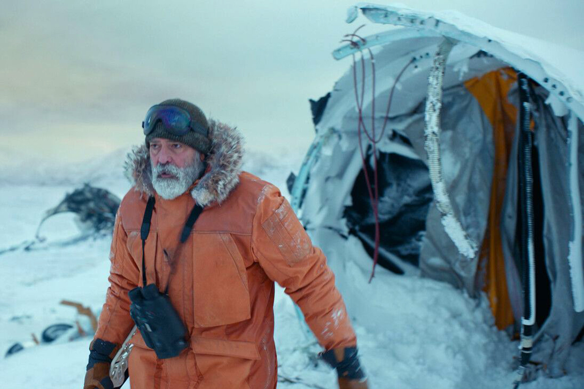 George Clooney se debate entre el apocalipsis y una tenue luz de esperanza