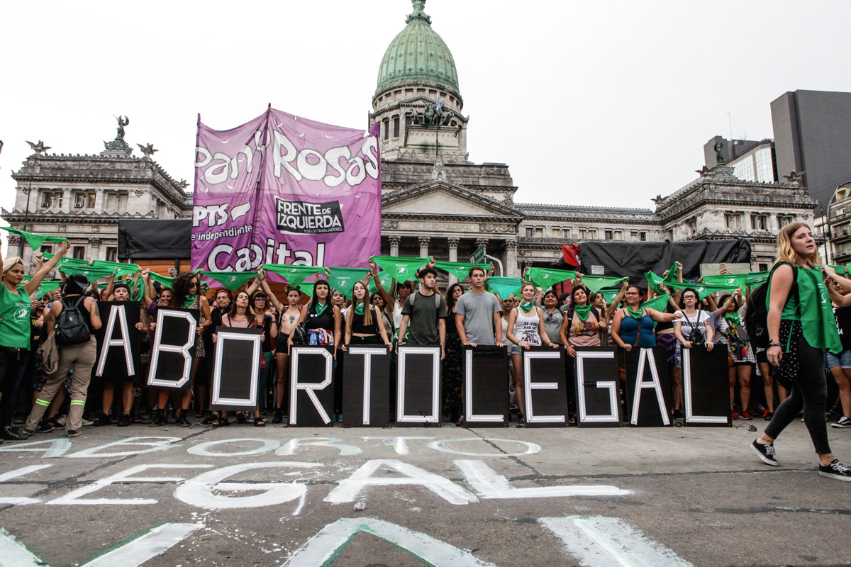 El aborto legal vuelve con fuerza al Congreso con el background del «año verde»