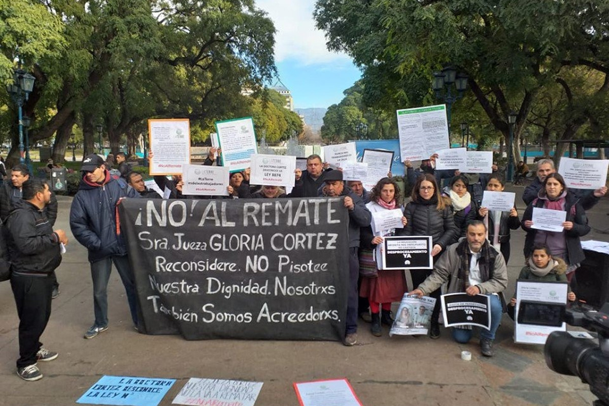 Trabajadores de La Terre denuncian remates fraudulentos de sus bienes