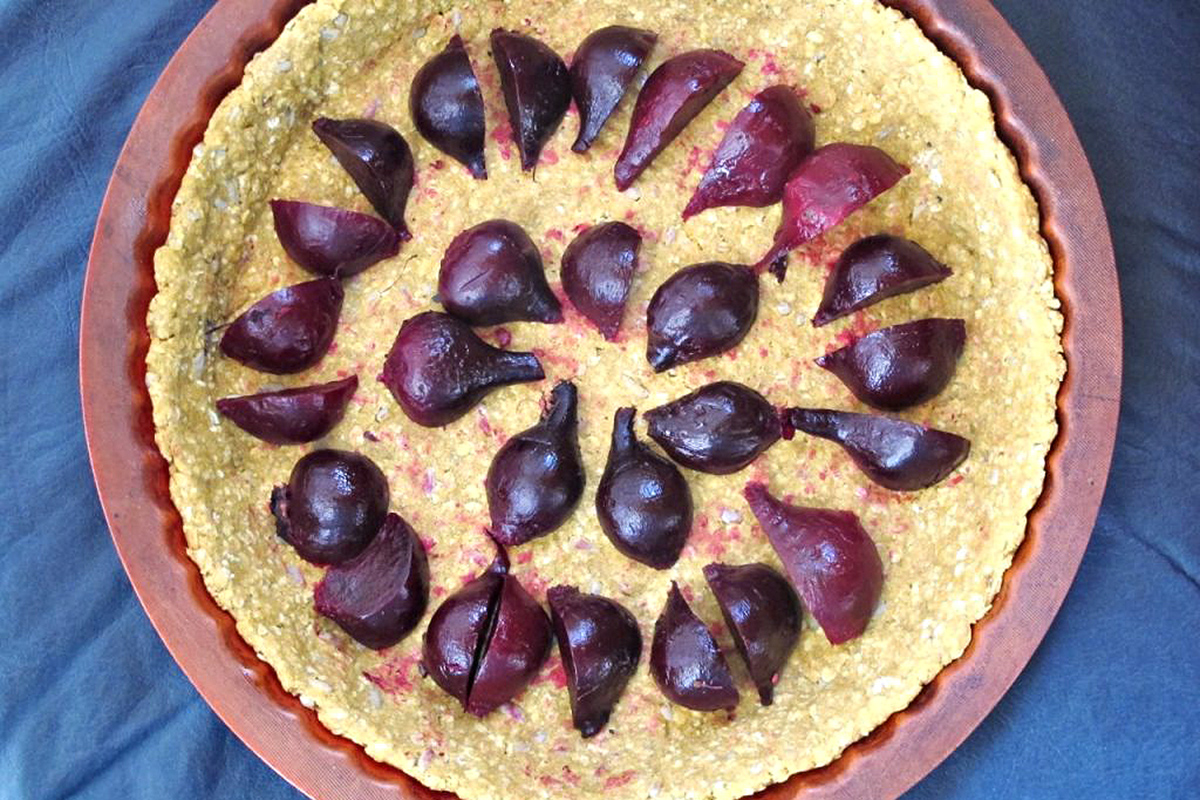 Tarta tricolor de brócoli, remolachas y zanahorias