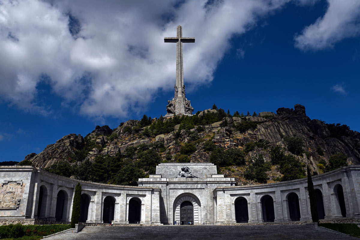 El gobierno español retirará el cuerpo del dictador Franco del Valle de los caídos