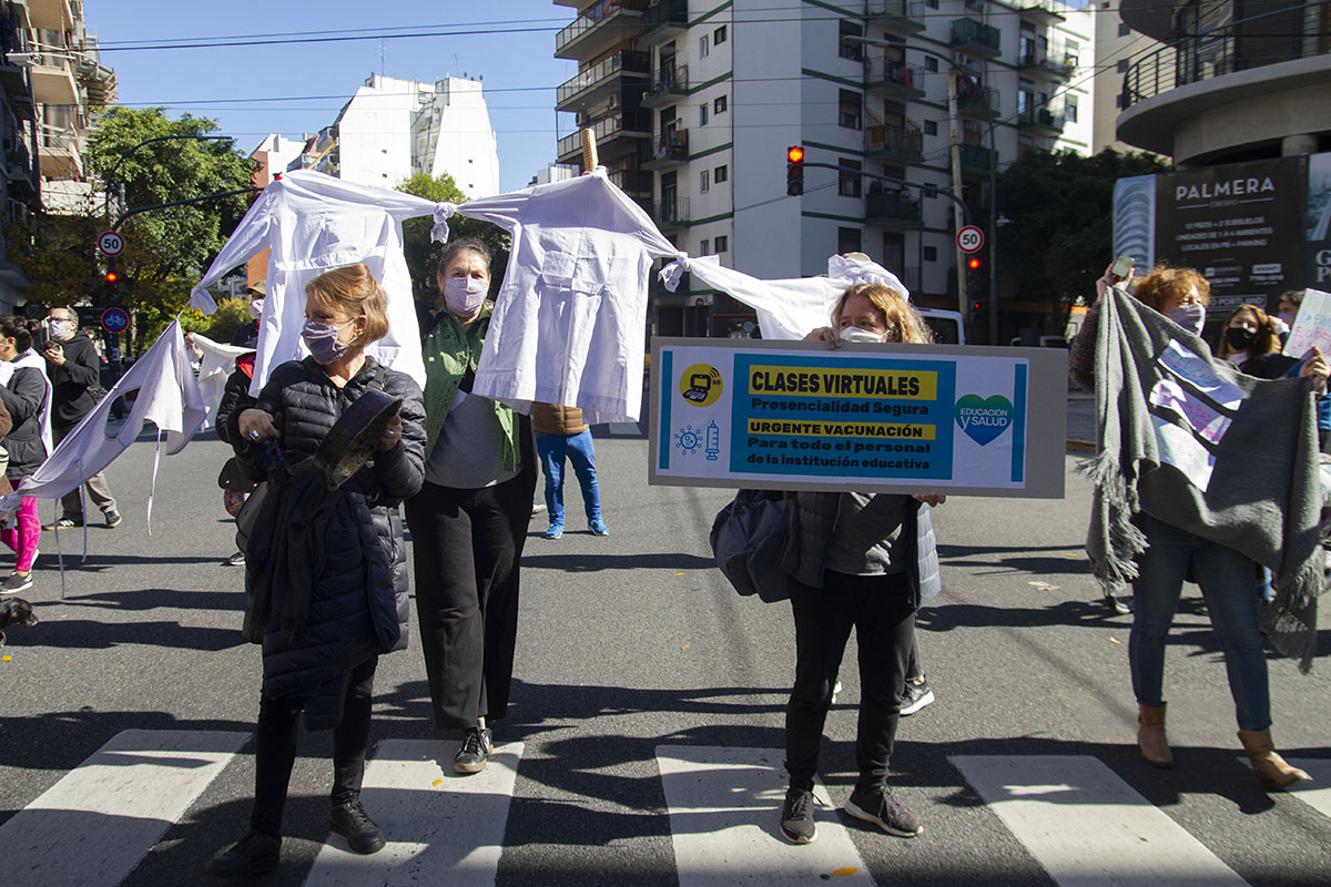 El laberinto que enfrentan las familias que quieren clases virtuales para «cuidar a los chicos»