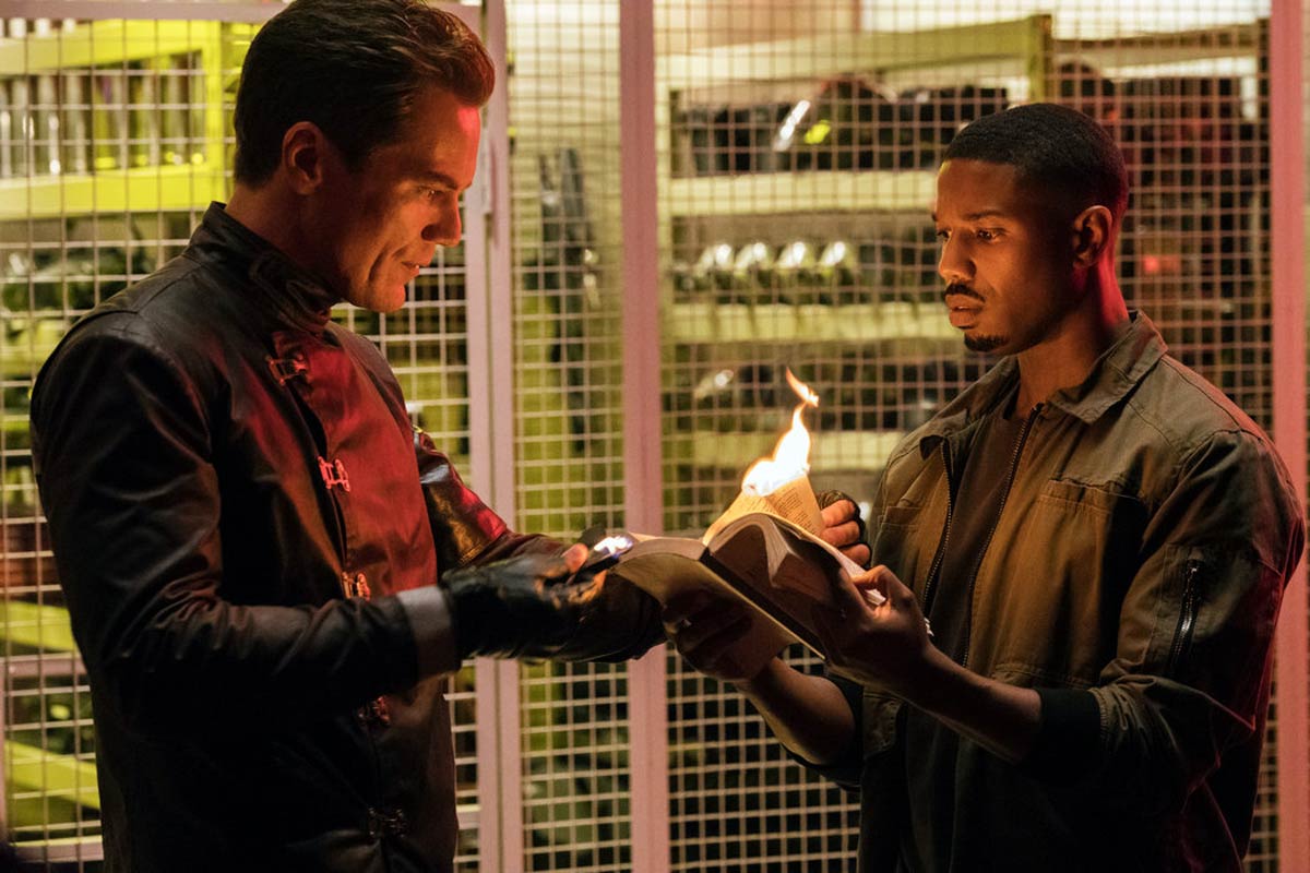 «Este gobierno no enciende hogueras, pero quema libros de otra manera»