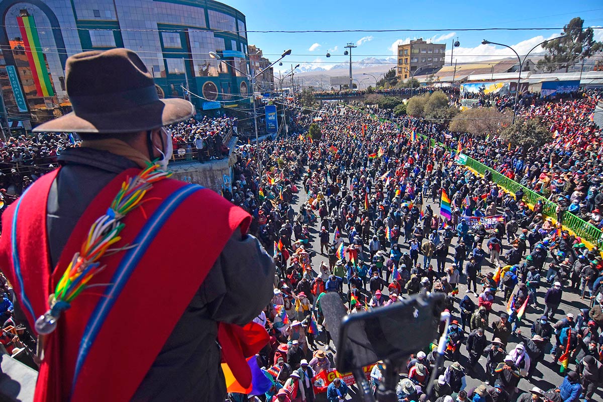 Bolivia: cede la tensión pero en El Alto insisten con la renuncia de Áñez