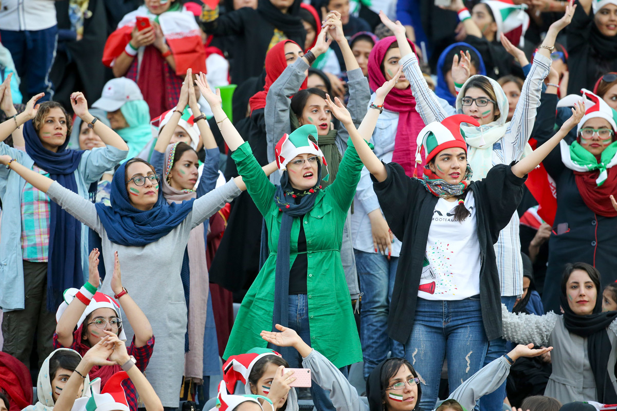Día histórico en Irán: tras 40 años de prohibición permiten ingresar a las mujeres a un partido de fútbol