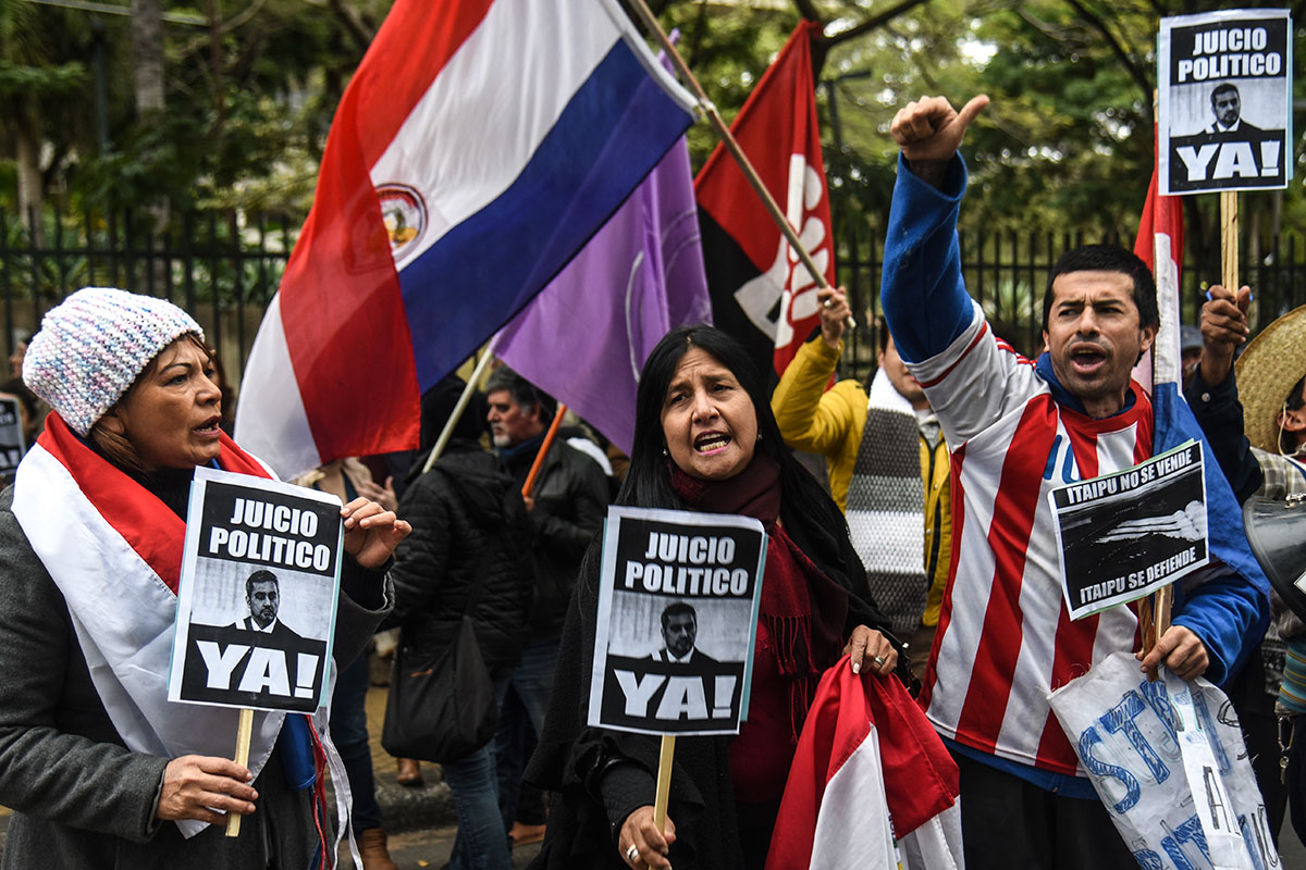 Manifestaciones y crisis en Paraguay tras un acuerdo secreto con Brasil por la energía de Itaipú