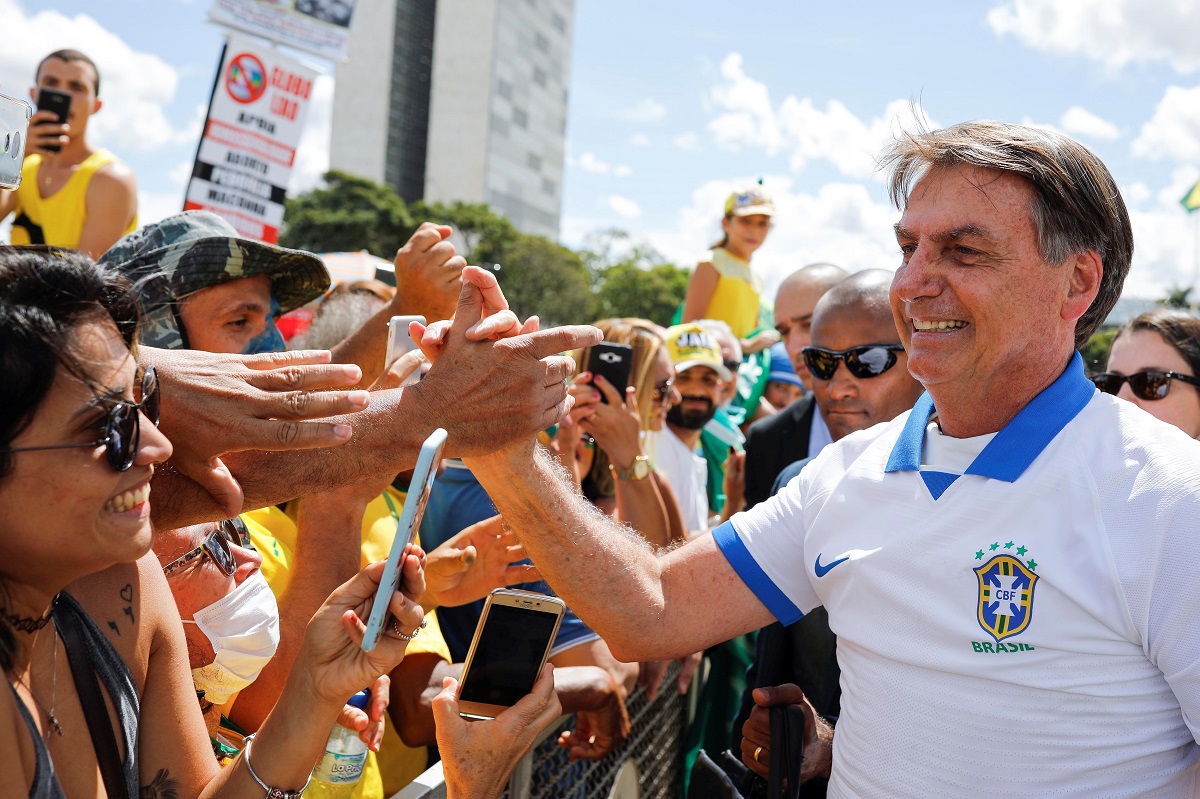 Insólito: Bolsonaro rompió la cuarentena por el coronavirus y participó de una marcha