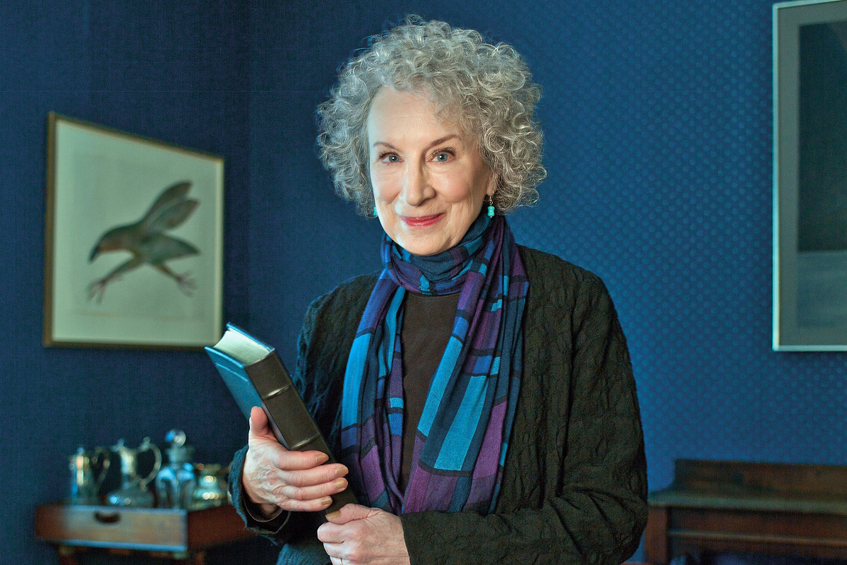 Margaret Atwood le pidió a Michetti que “no mire para otro lado” en el tema aborto