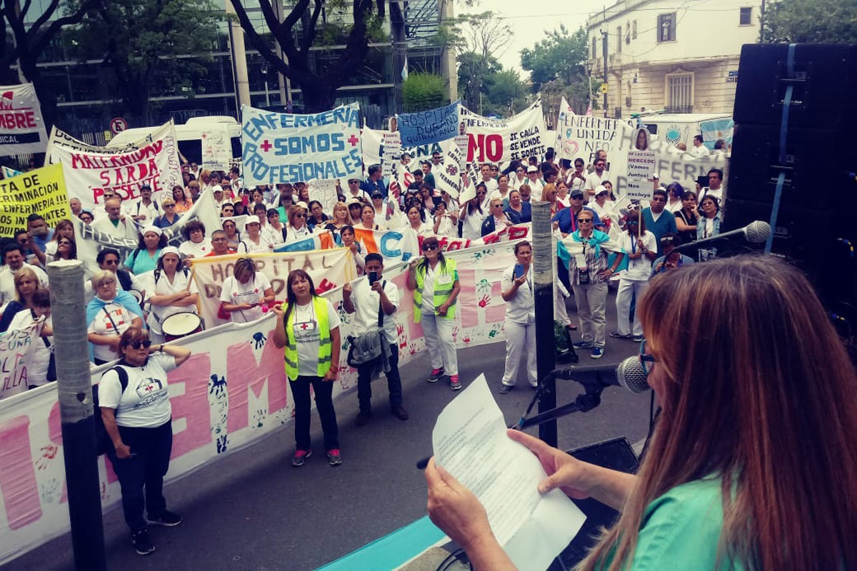 Nueva marcha de enfermeros: el mismo reclamo de ser considerados profesionales