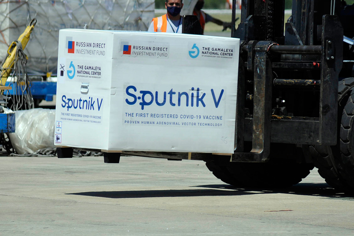 Correo Argentino ya distribuye el nuevo lote de Sputnik V en todo el país